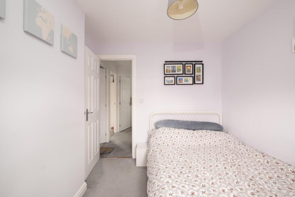 6 TRUBSHAW CLOSE--18.jpg