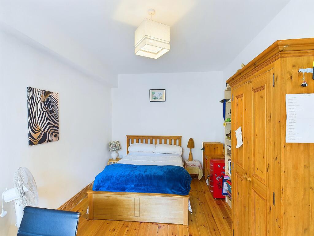 CAM04201G0-PR0003-STILL012