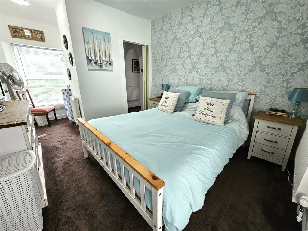 Bedroom 1.jpg