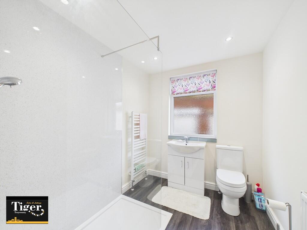 CAM02176G0-PR0496...