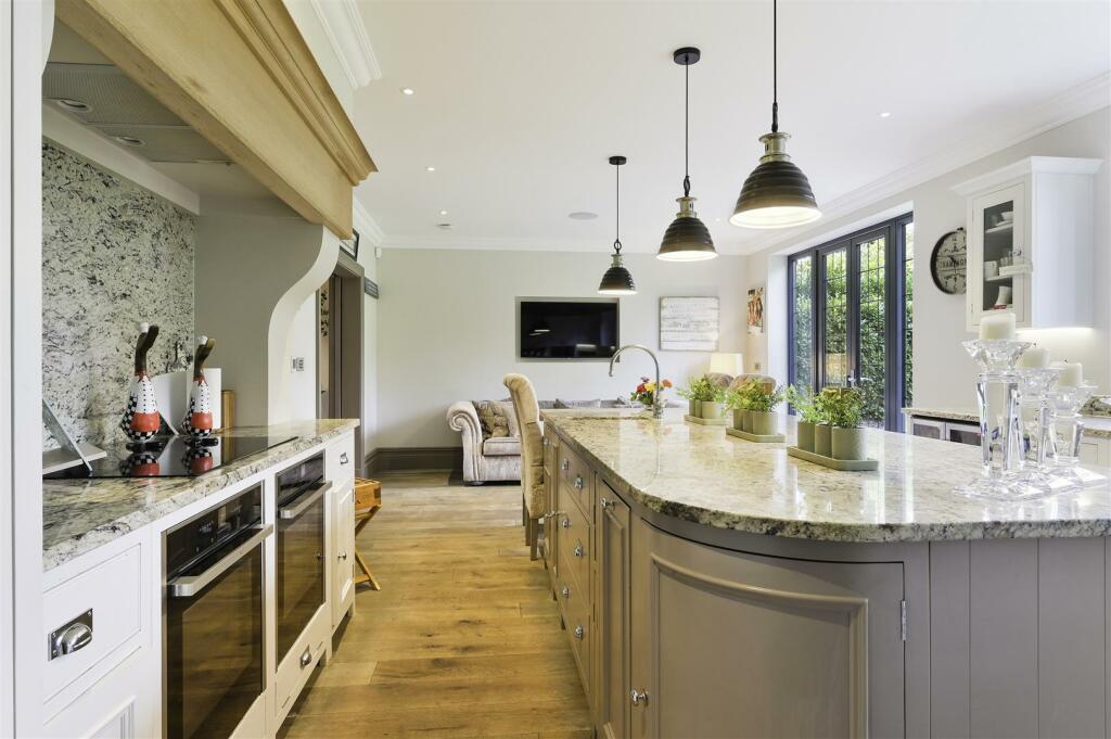 WOODCOTE PARK, 12C- (33).jpg