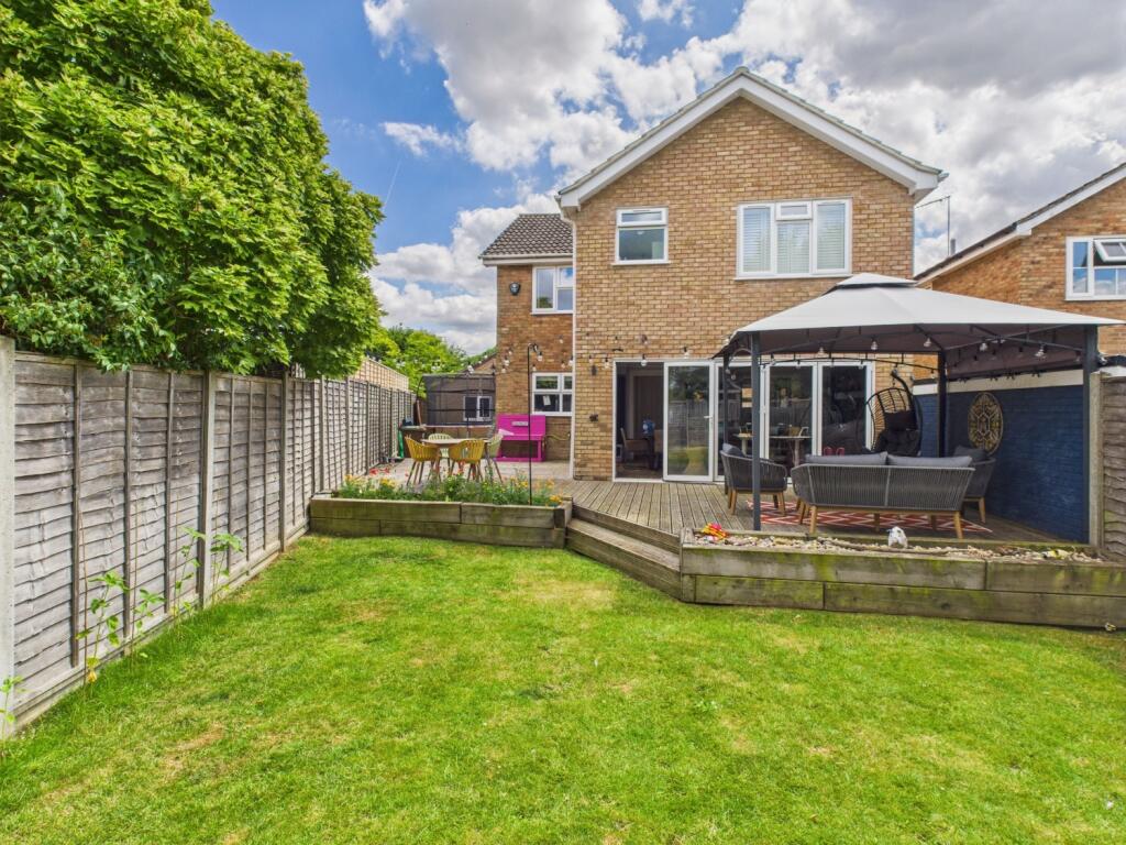 2. CAM04922G0-PR0050-STILL038