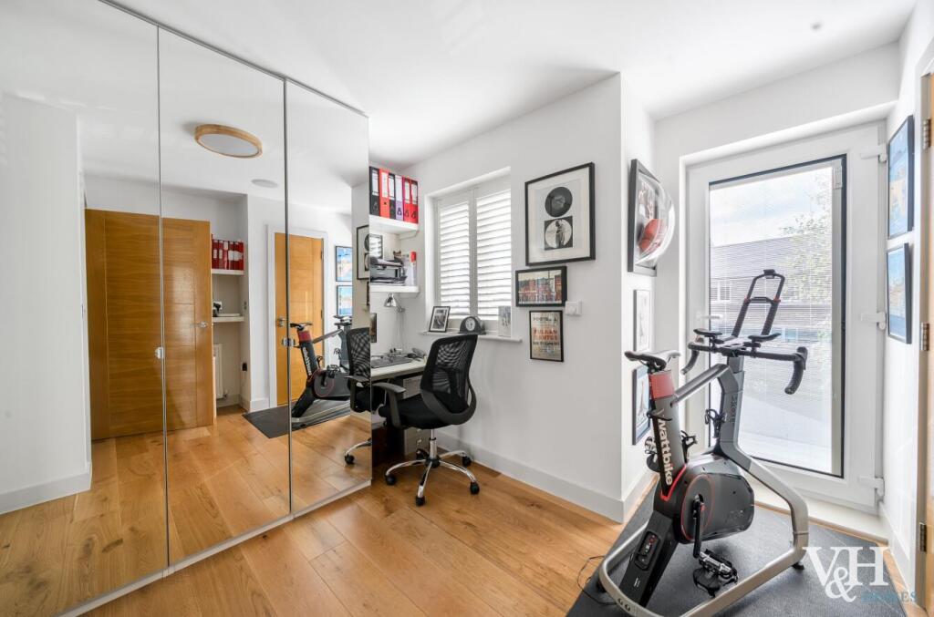 3rd small bedroom.jpg