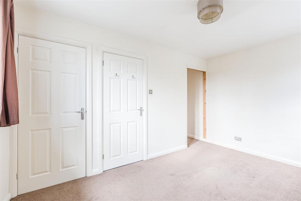 45 Viscount Gardens, KT14 6HE - 3.jpg