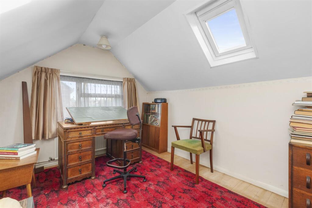 90 Main Rd, HP14 4QA-7.jpg