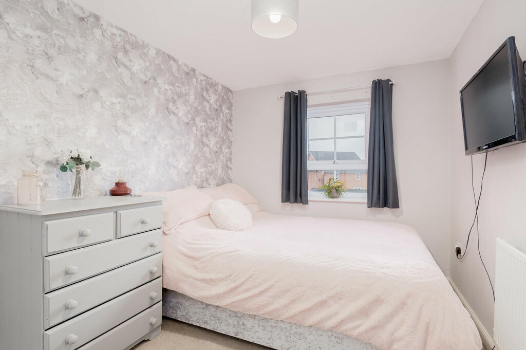 8 Rose Whittle Av...