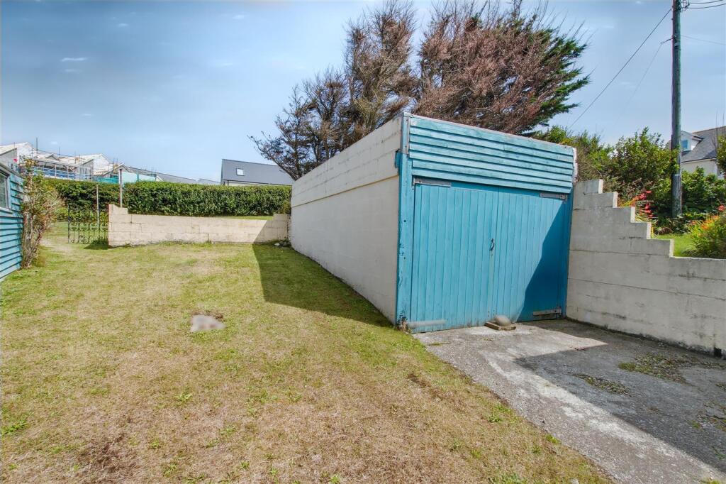 Detached Garage