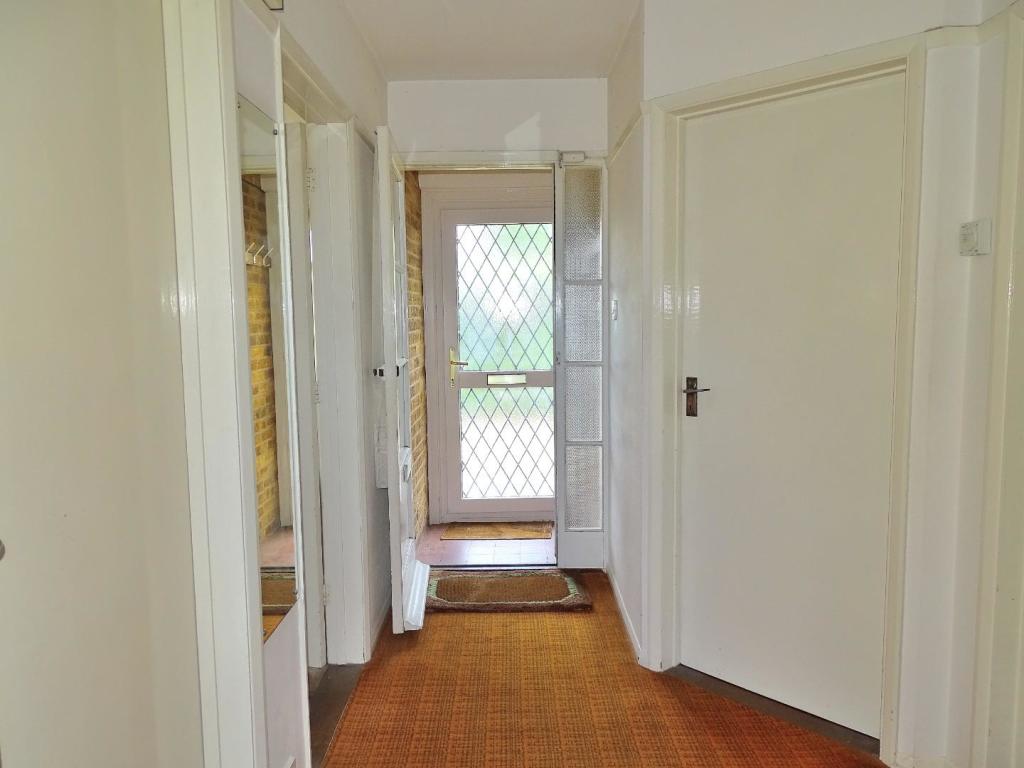 WELCOMING ENTRANCE HALL