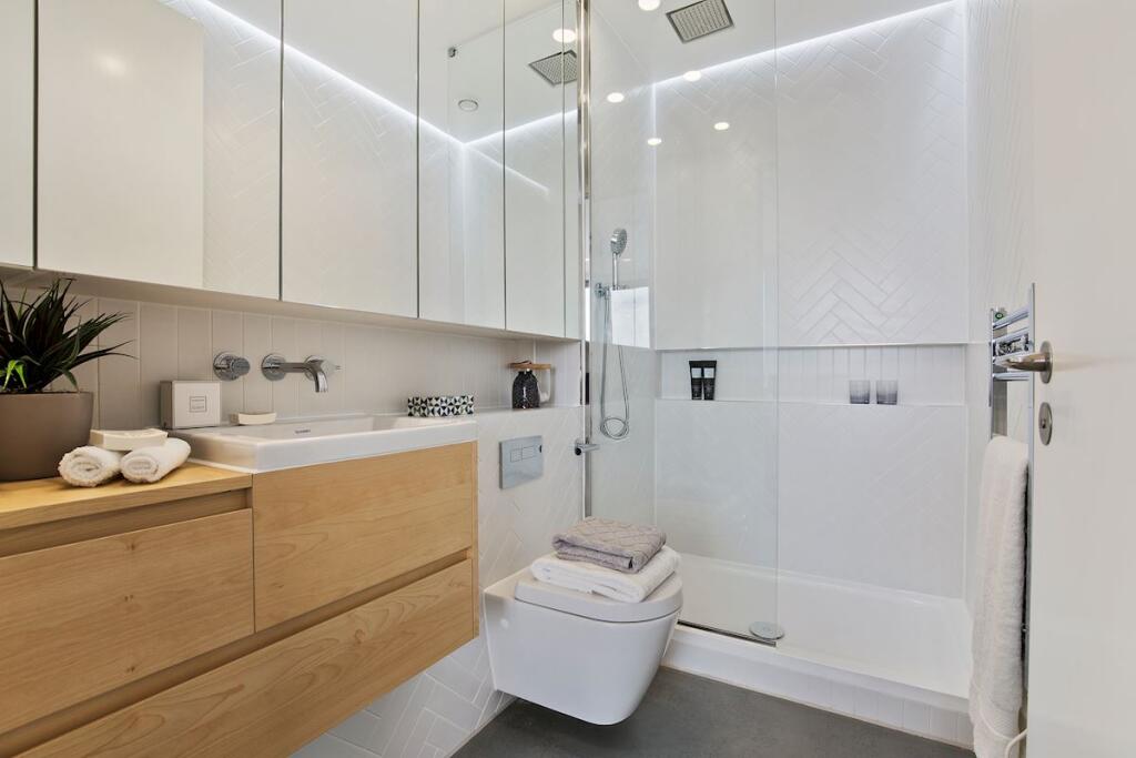 Flat 27, 1 Helmsley Place, E8 3SB . EnSuite. Vi...