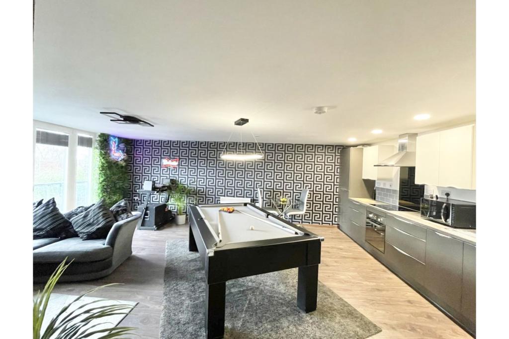 Lounge / Kitchen