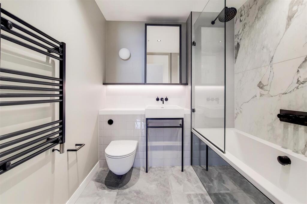 6_Bathroom-0.jpg