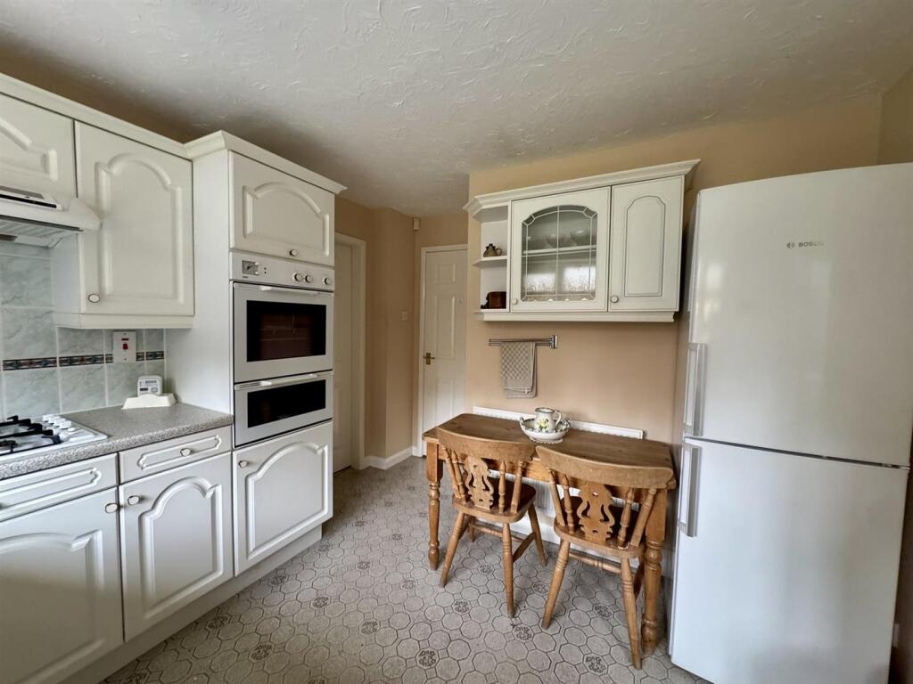 Kitchen (3).JPEG