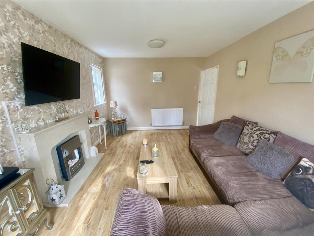 Bramleys Estate Agents - Fernhurst Close - Mirfiel