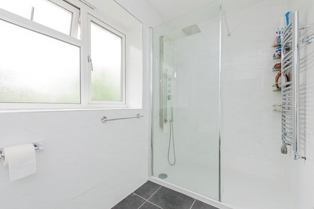 Ensuite bedroom 1