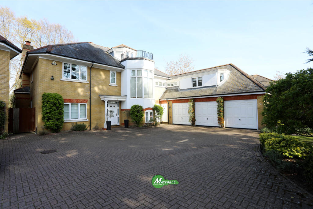Six Bedroom Detached House
