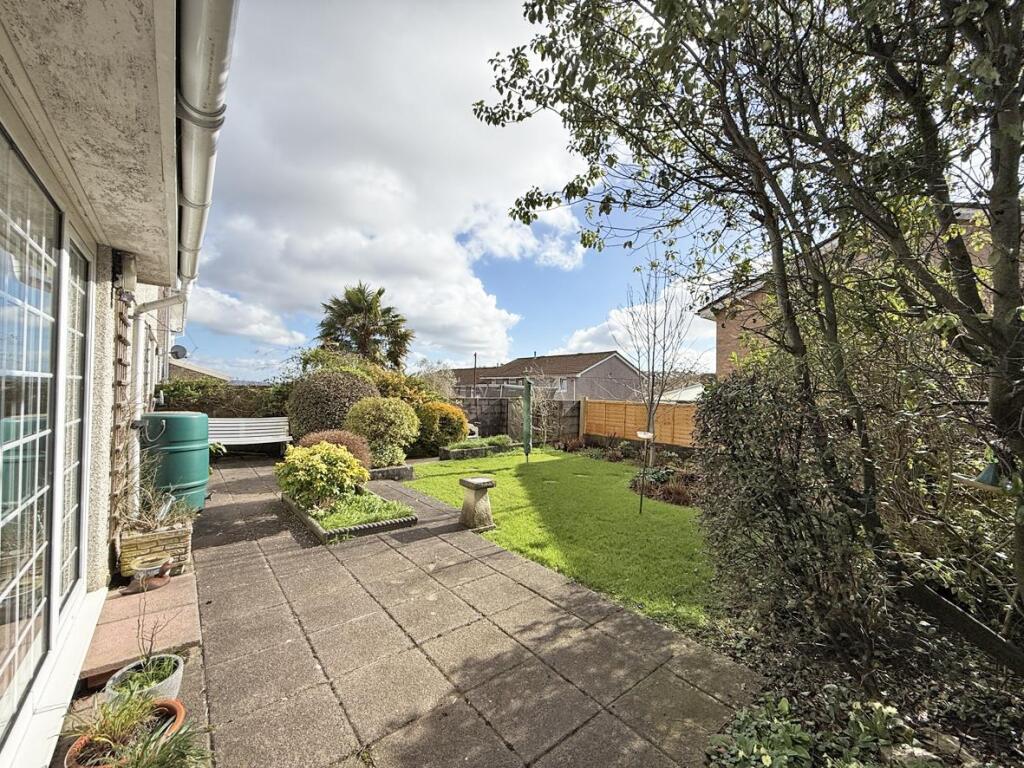 Rigdale Close 17 - Garden.jpg