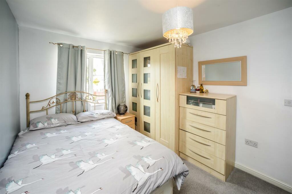 bedroom4