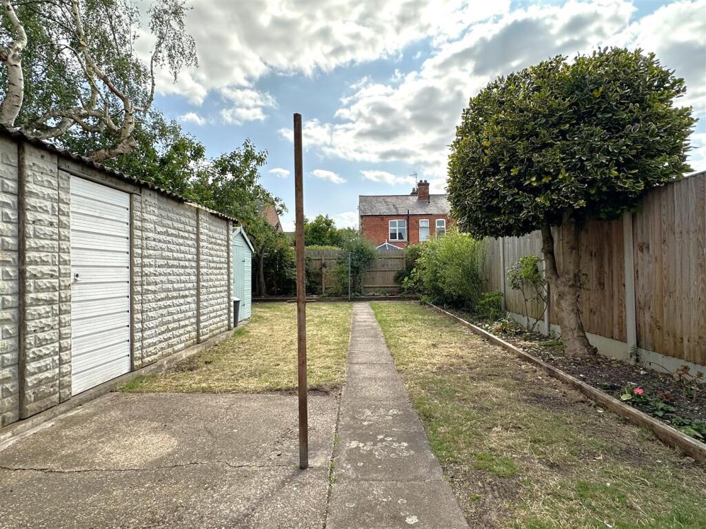 Well-Appointed Garden 396