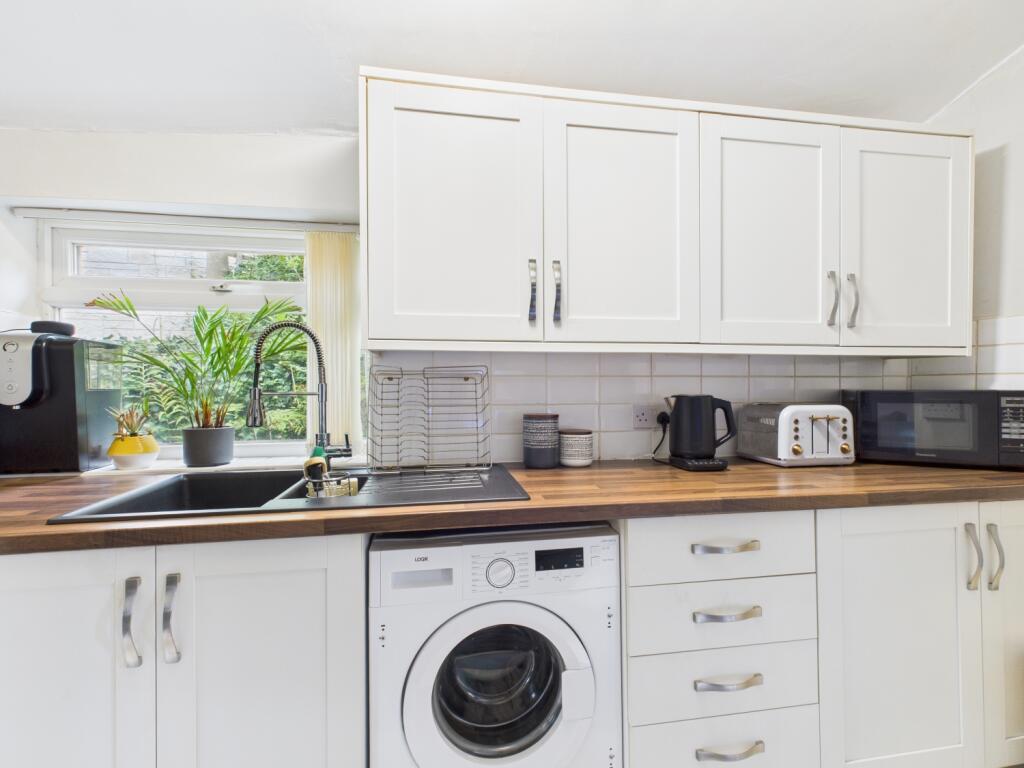 CAM03729G0-PR0137-STILL011