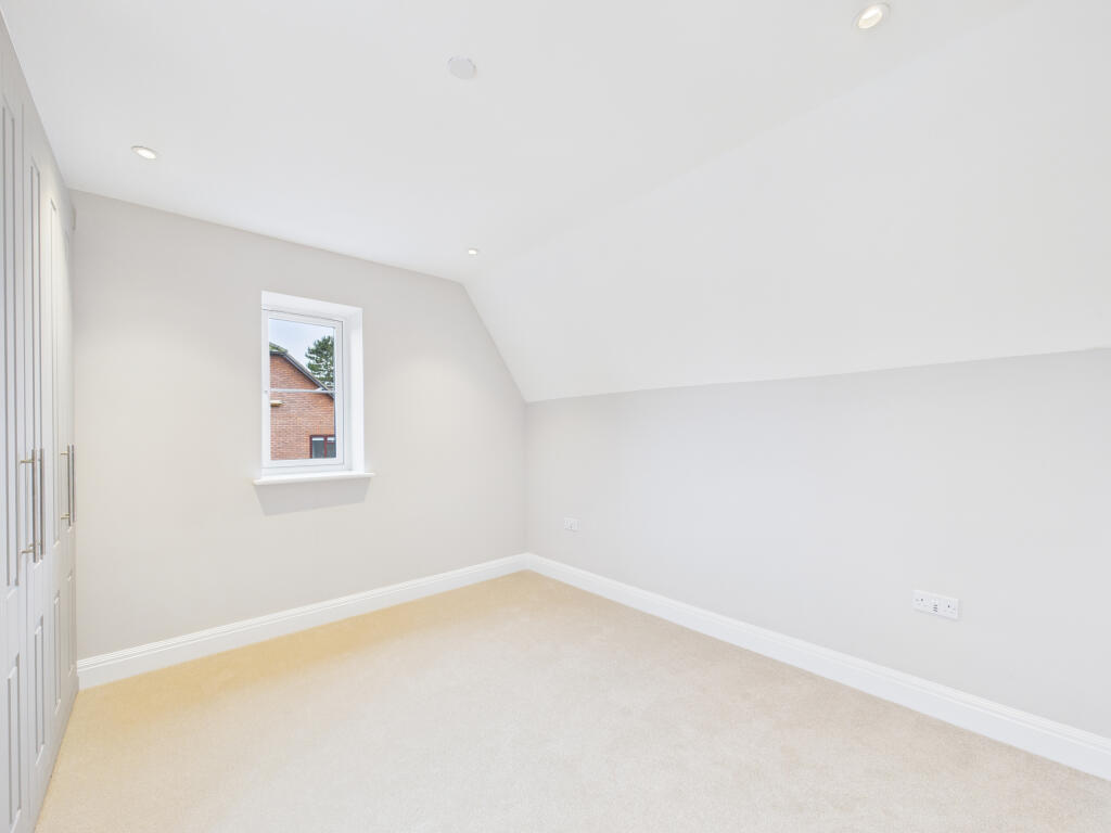 CAM01354G0-PR0620-STILL011