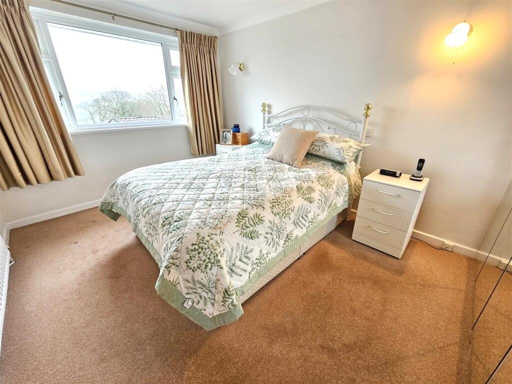 Bedroom 1 (2).jpg