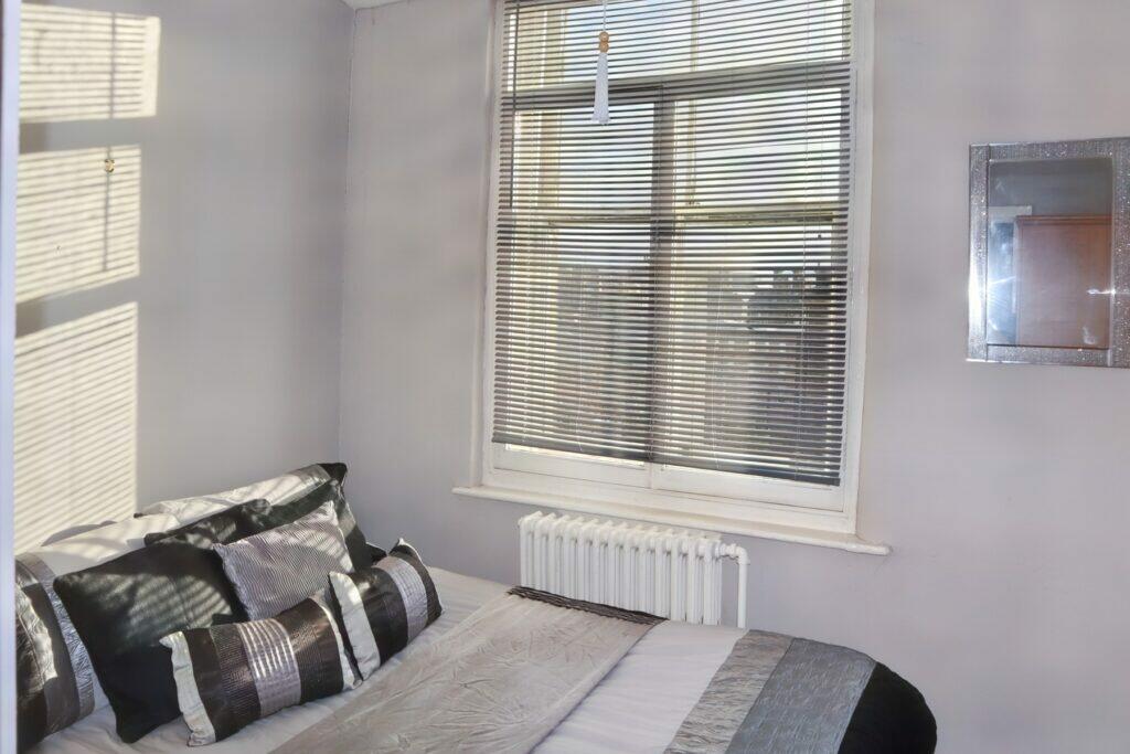 Flat 14 Netherwood - Bedroom 2