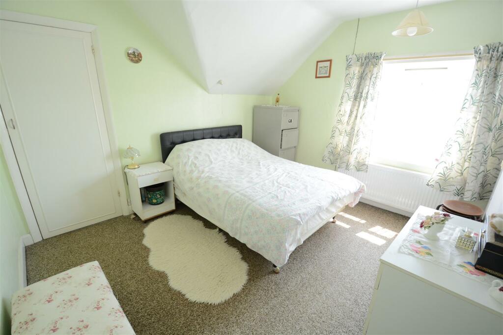 Bedroom 2 (rear)