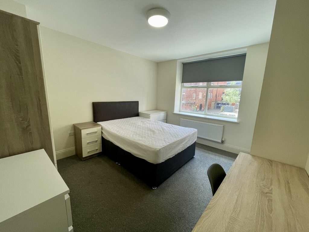 Flat_5_St_James_Row