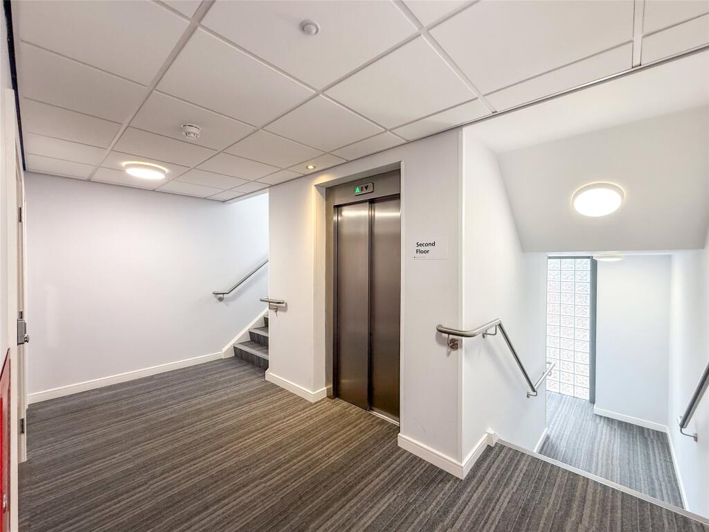 Comm. Lift &amp; Stairs