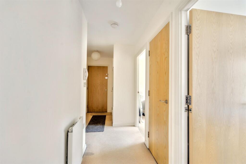 Hallway_1.jpeg