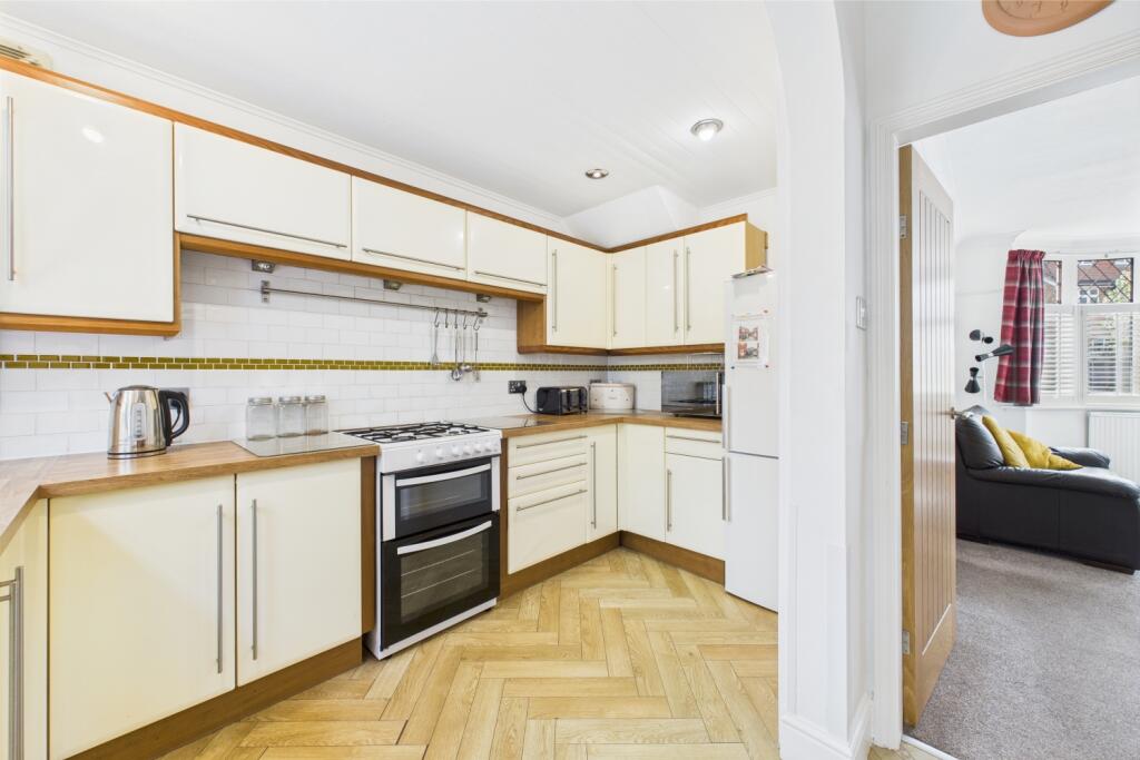 CAM03162G0-PR0250-STILL007