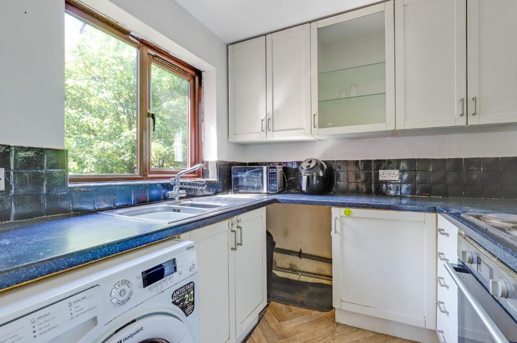 15-2b09JHPropWpen - 44 Ashurst Close - 43.JPG