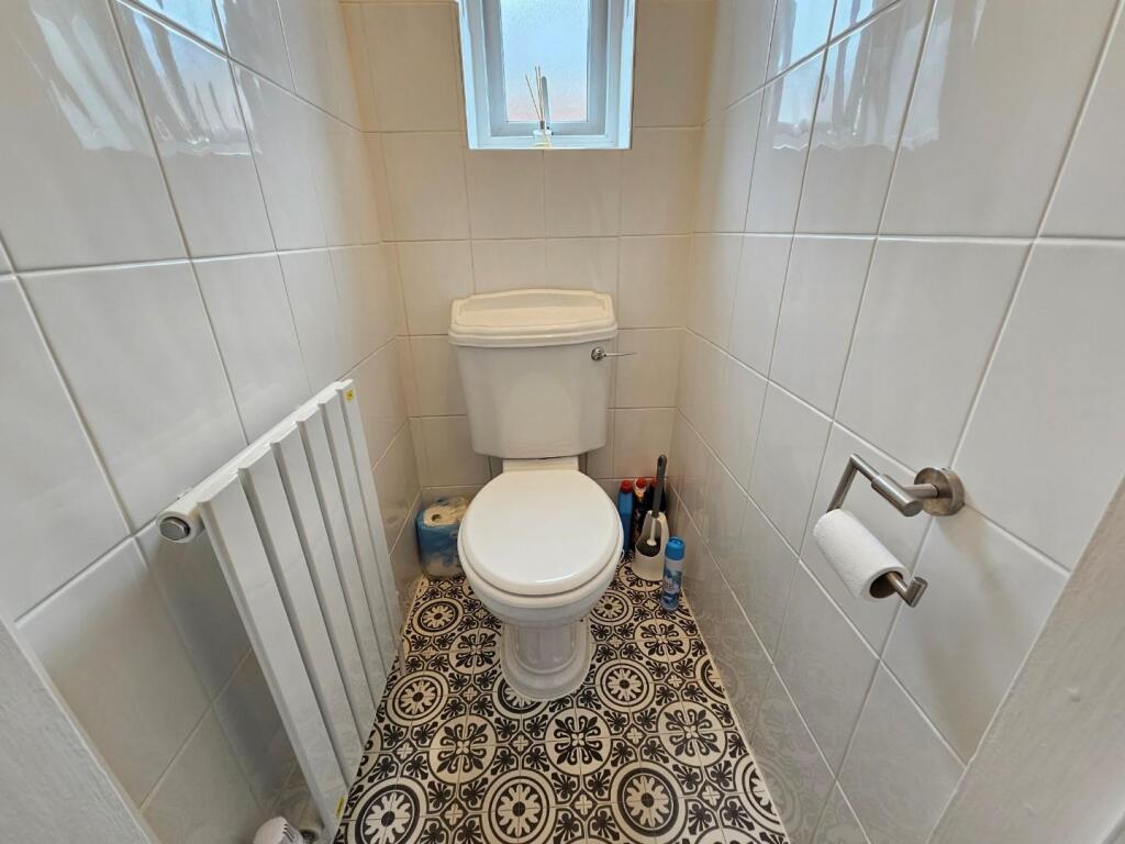 SEPARATE WC