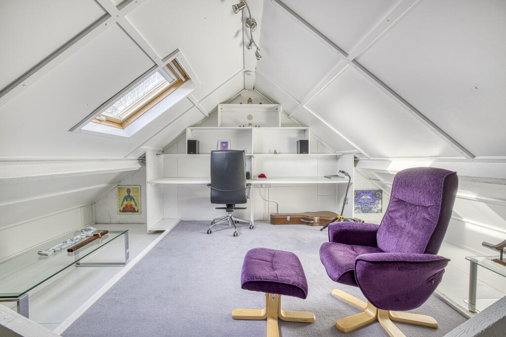 Primrose Corner, Street-26