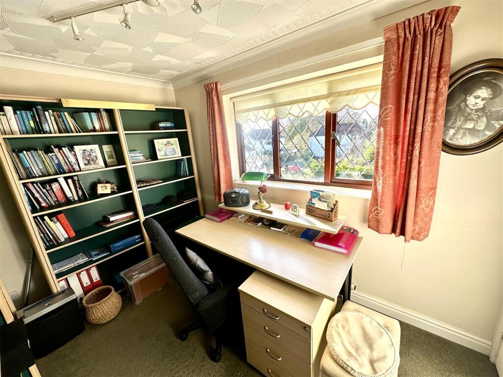 BEDROOM 4
