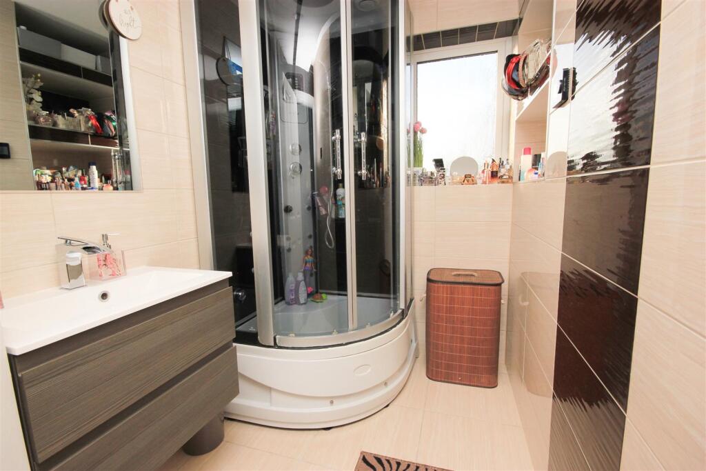 shower room.JPG
