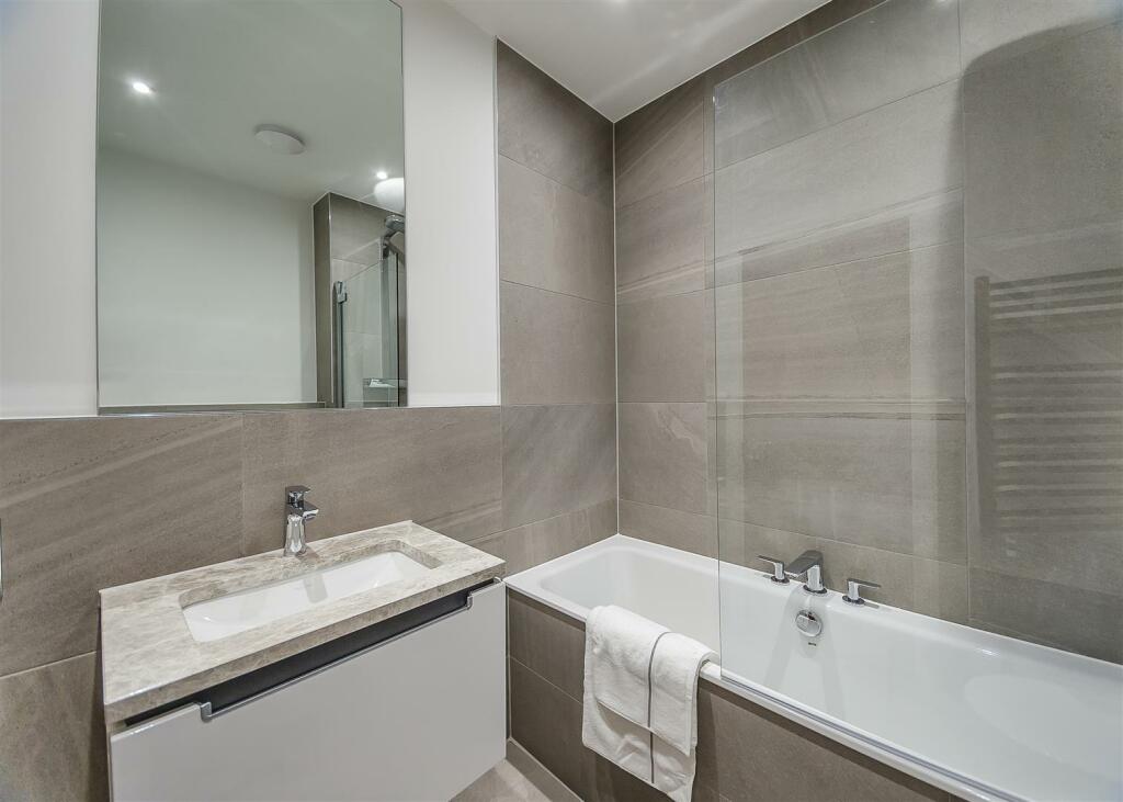 8316099-interior25.jpg
