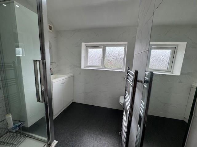 Bathroom ii.jpg