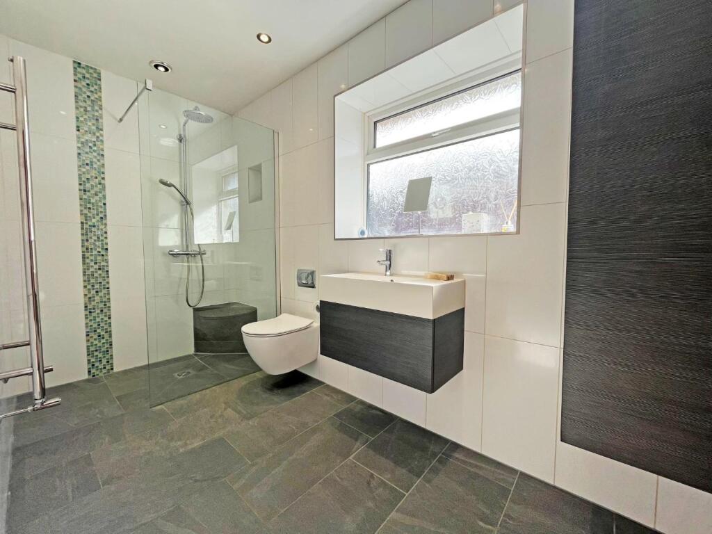 Shower Room.jpg
