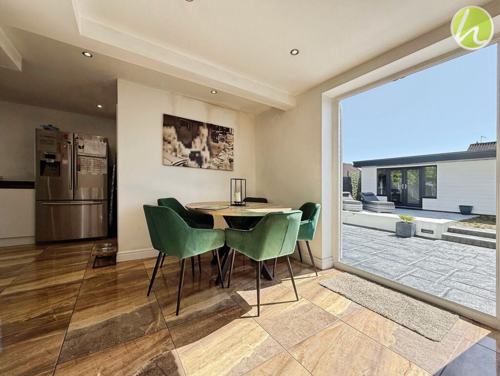 Kitchen/ Dining