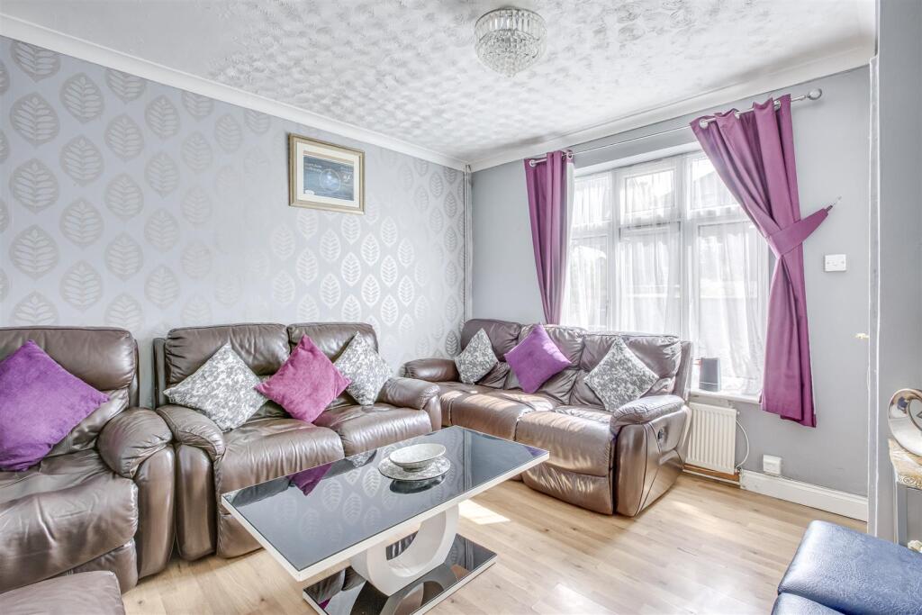 180 Spearing Road, HP12 3LA-5.jpg