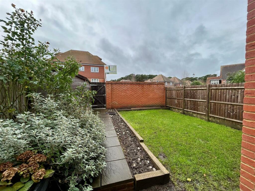 6 Swallowtail Grove garden 4.jpg