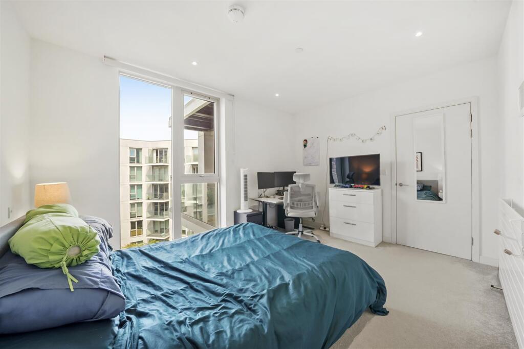 148 Liner House, 2 Royal Wharf Walk - FKjmDEIFoTEH