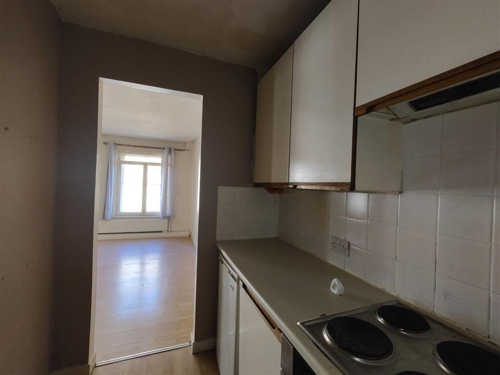 Kitchen angle 2