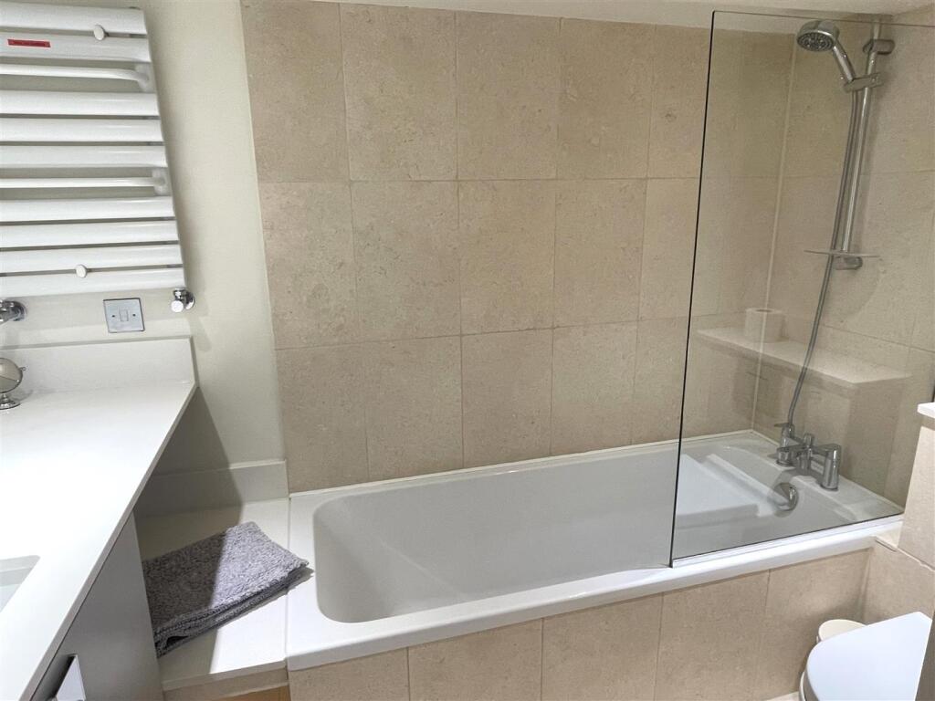 Master En Suite.JPG