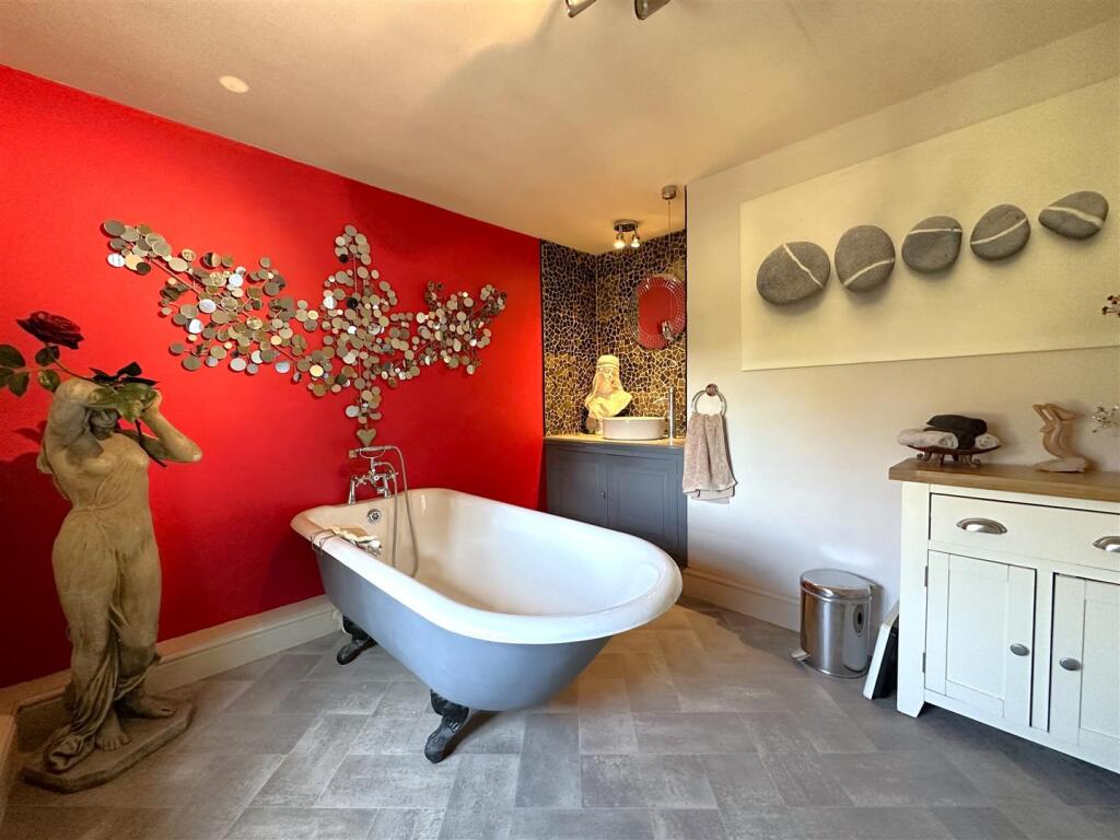 Family Bathroom 504