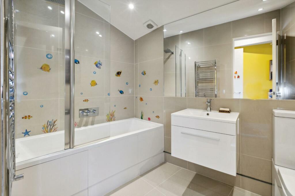 Bathroom (1).jpg