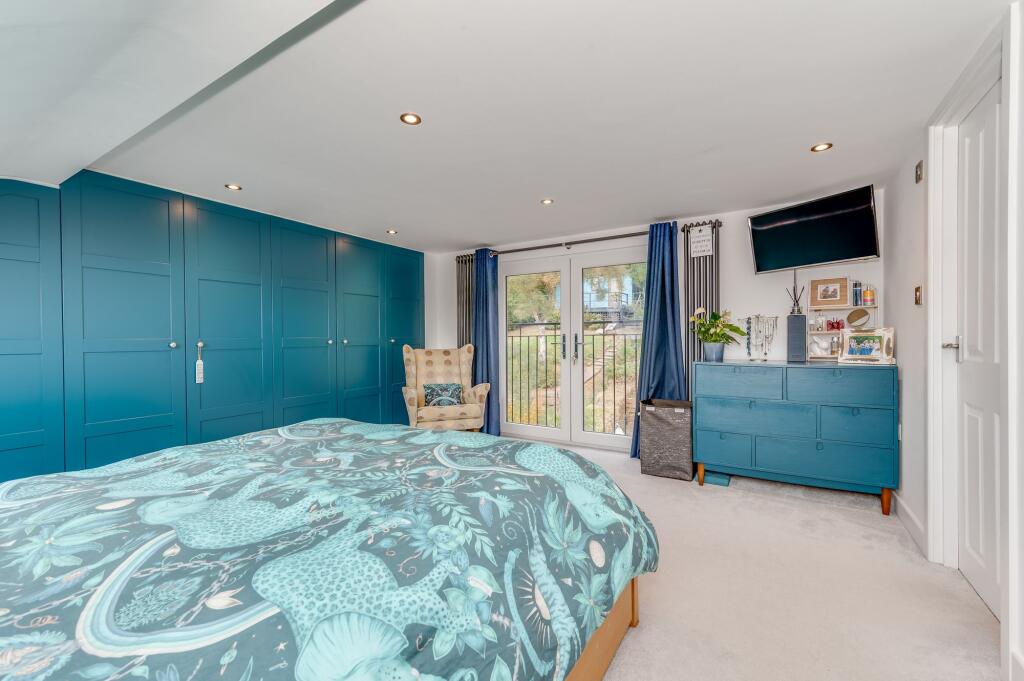 FOUR DOUBLE BEDROOMS AND TWO BATHROOMS