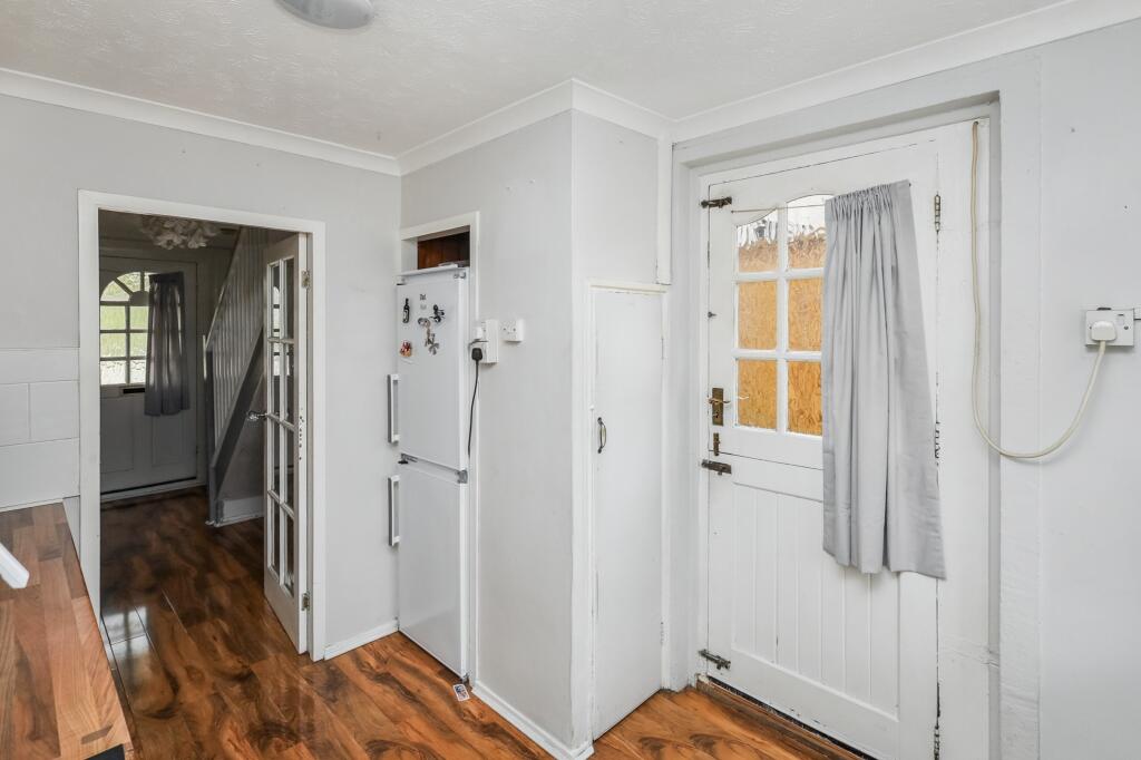 8 Colne Drive, Romford RM3 9JX