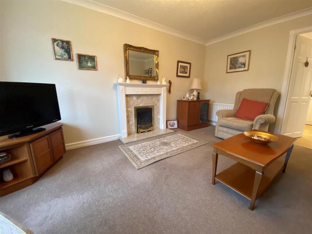 Lounge 1.7.jpg